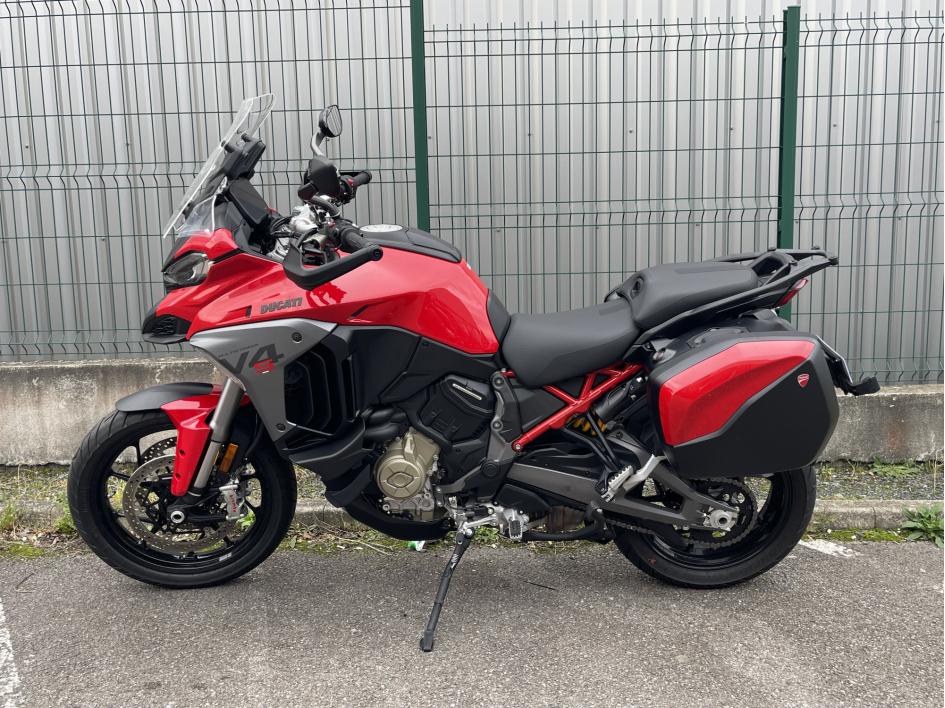 DUCATI MULTISTRADA V4 S TRAVEL RADAR