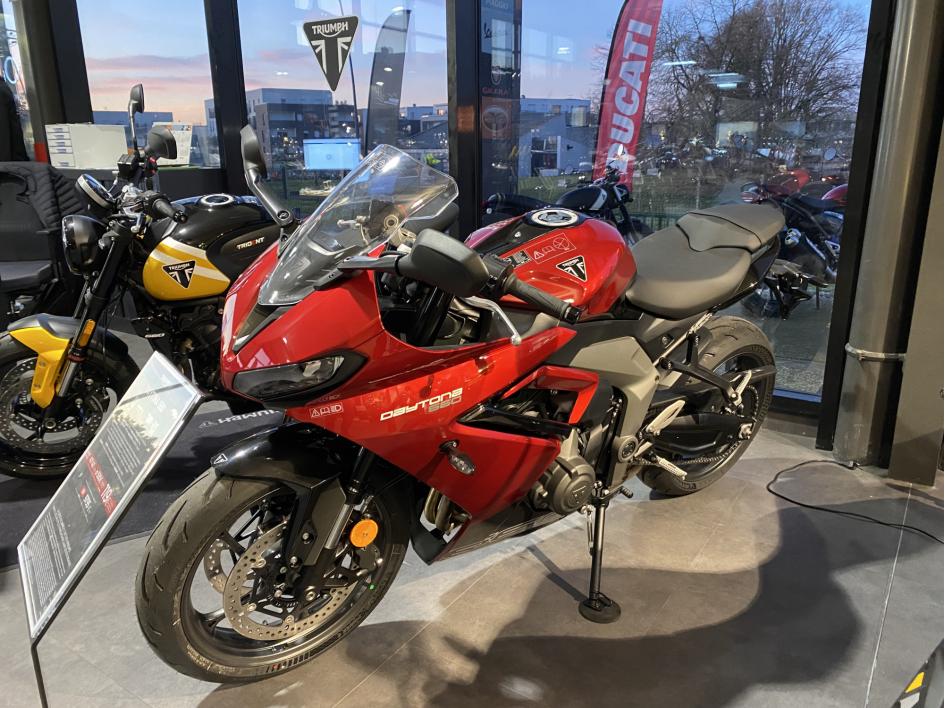 TRIUMPH 	DAYTONA 660