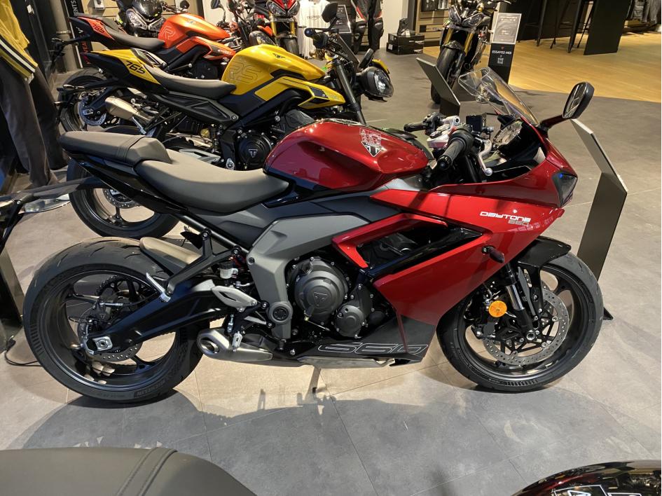 TRIUMPH 	DAYTONA 660