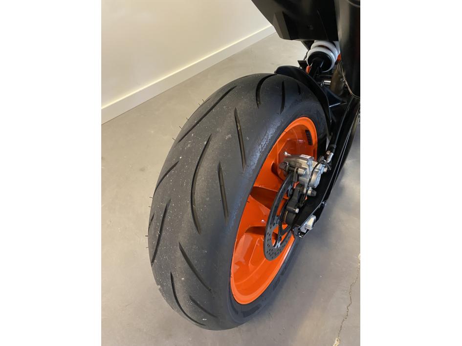 KTM 890 DUKE R