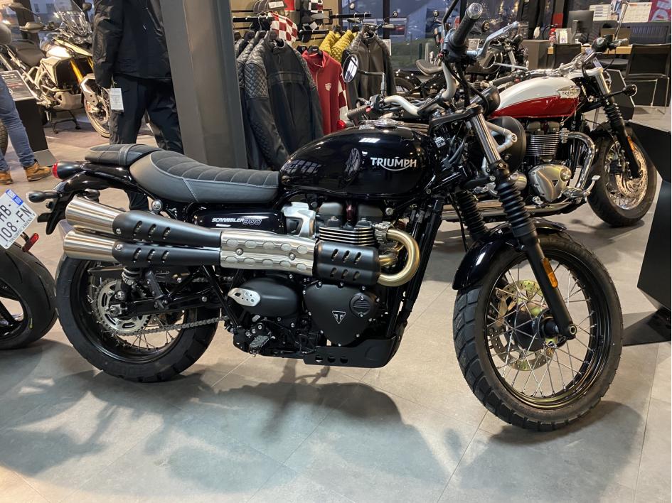 TRIUMPH STREET SCRAMBLER  900